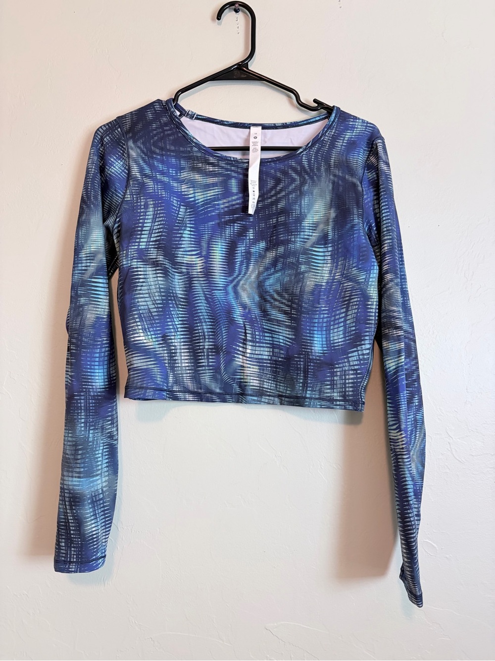lululemon athletica Blue Abstract Long Sleeve Crop Top